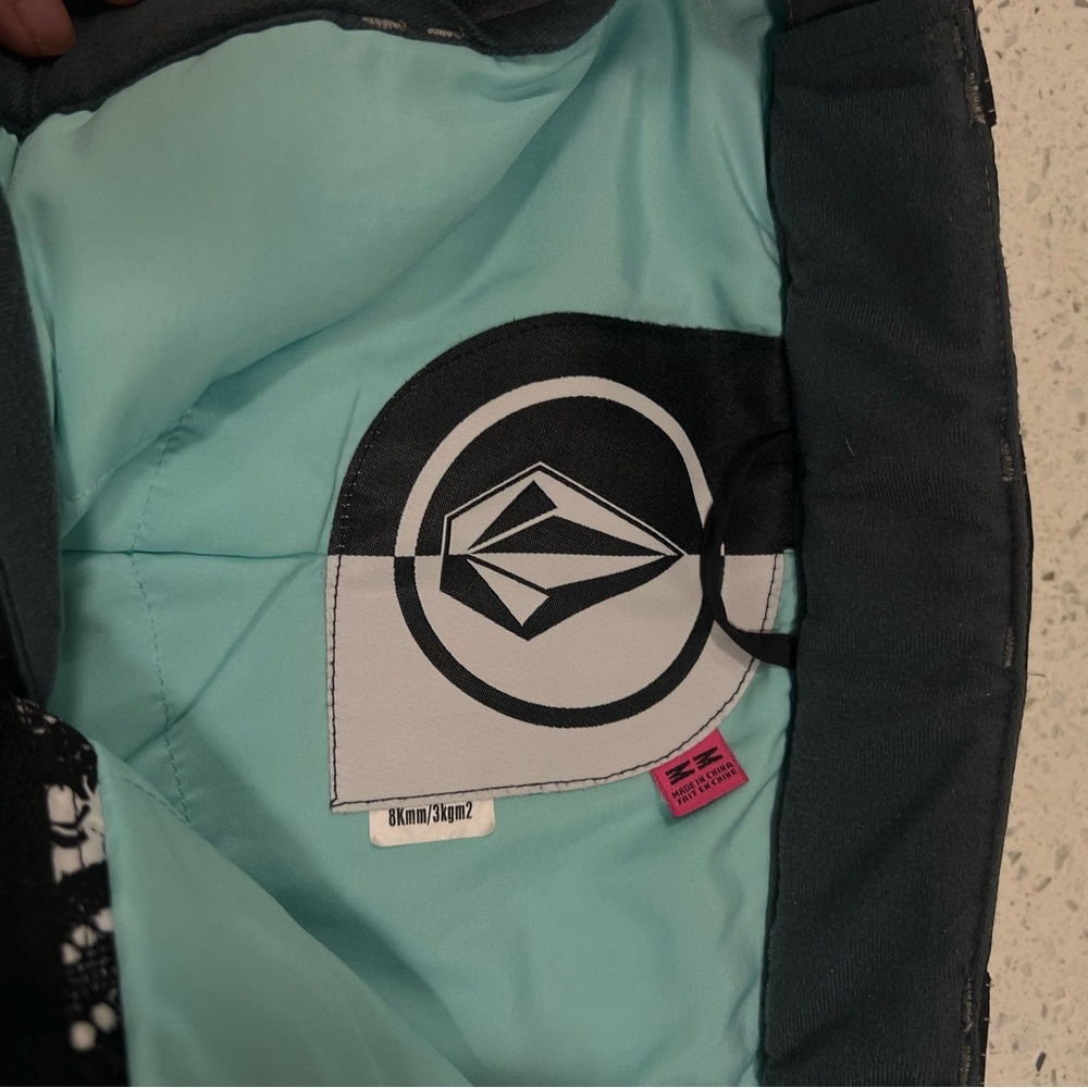 VOLCOM Youth Snowpants Size Medium - Picture 7 of 7
